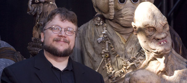 1218506 director guillermo del toro poses for photographers surrounded by characters from the movie hellboy ii the golden army during the premiere of the film in los angeles Qui réalisera le prochain Star Wars  ?