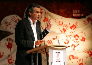 france darfur meetin 307018 300x214 Quand BHL exploitait lAfrique