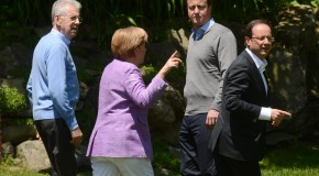 Cameron nargue Hollande en sortant le tapis rouge aux riches français
