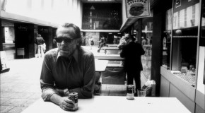 Hommage à Charles Bukowski, un des plus grands écrivains américains du XXie siècle.