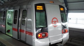 Bourré, il tombe sur les rails du metro et se fait dépouiller