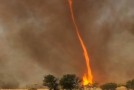 Une tornade de feu dans le désert australien