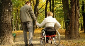 Handicapée, elle est jugée sur le parvis du tribunal