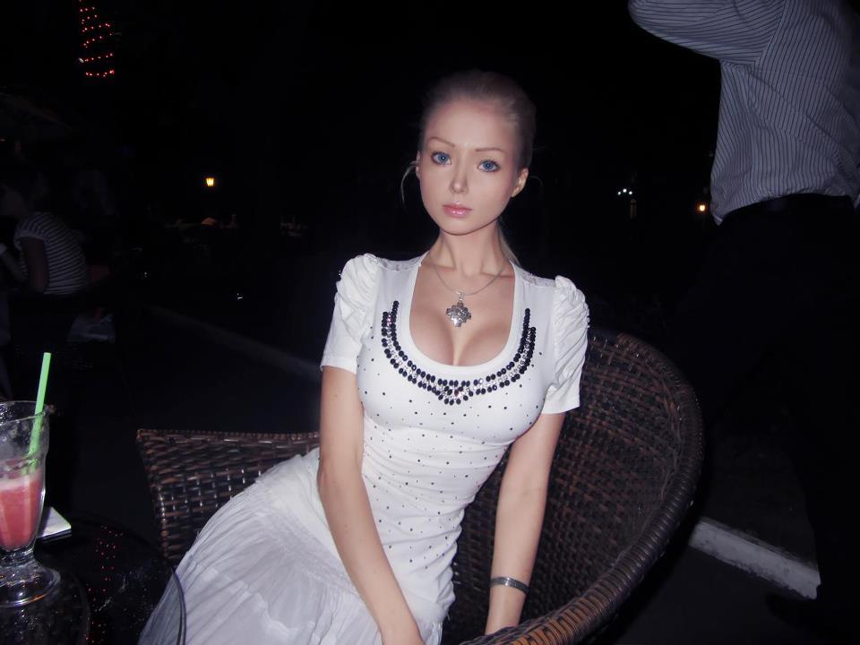 555684_242712635831679_1287862196_n Valeria Lukyanova: la femme Barbie qui fait le buzz