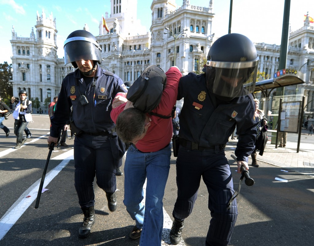 slide_263230_1756860_free LEurope austère provoque lindignation des peuples qui manifestent