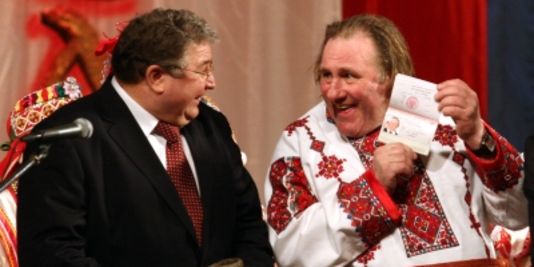 1813398 3 a802 une photo de gerard depardieu avec le 2213865a730a64a535963a99df3fba84 Depardieu : le plus français des russes 