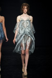 Yiqing Yin F W 2012 2013 200x300 2013: Objectif Lune