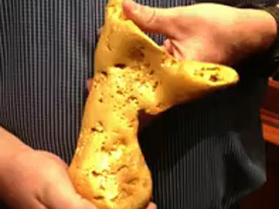 Un chercheur dor trouve une pépite dor de 5 kilos en Australie Un chercheur dor trouve une pépite dor de 5 kilos en Australie