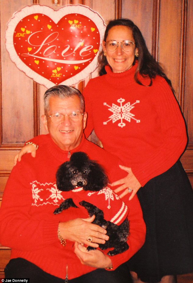 Les Feartherstone portent les mêmes vêtements depuis 1977 article 2317125 19970F18000005DC 308 634x929 Les Feartherstone portent les mêmes vêtements depuis 1977