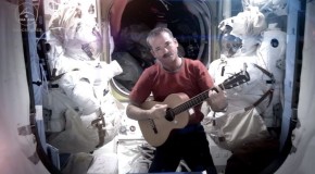 Chris Hadfield, astronaute canadien de 53 ans, a retrouvé le sol terrestre