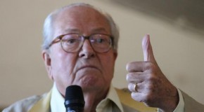 Nabilla: ses seins envoutent Le Pen, et son père la renie