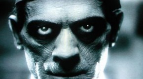 Au musée, une statuette égyptienne bouge… toute seule