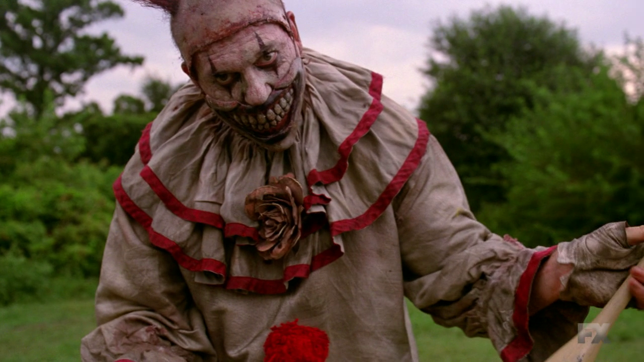critiques-american-horror-story-saison-4-epis-L-1CzVdC